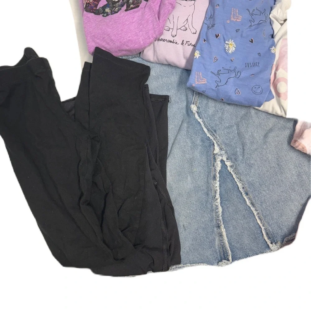 Girls sz 4/5/6 Assorted Clothing Bundle pjs, tshirts, Denim Skirt, leggings